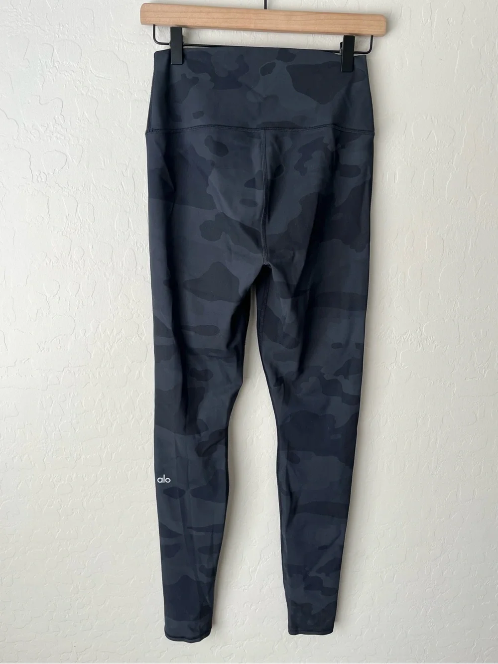 Alo yoga high waist camo vapor leggings medium
